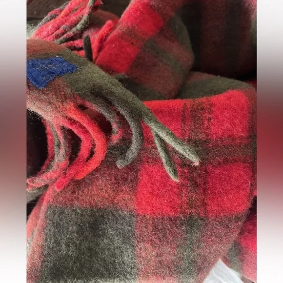Pendleton Vintage Virgin Wool Throw Blanket 62 × 40
Red Green Tartan Plaid - Picture 3 of 4